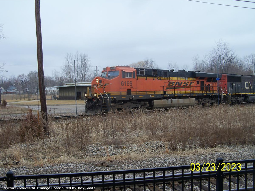 BNSF 6186